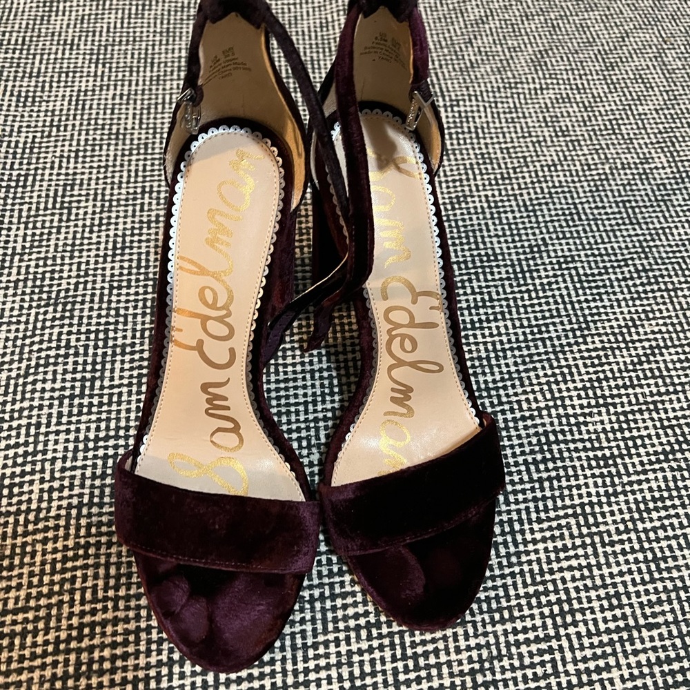 Sam Edelman suede burgundy heels so Size 8.5